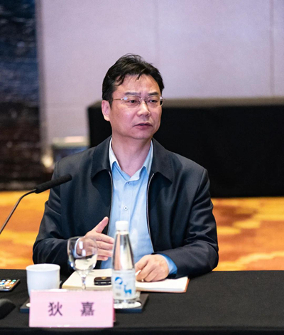 金陵饭店集团召开党委理论学习中心组扩大会