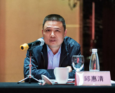 会议由集团党委副书记,董事周锦银主持,集团公司党委理论学习中心组