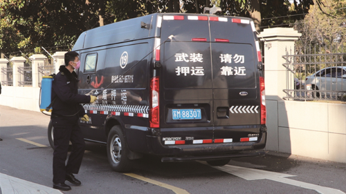 金盾安保押运车辆消毒减轻中小企业负担.