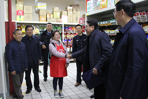 省国资委副主任蔡荣国一行来到国信房地产公司,舜天股份公司及其所属